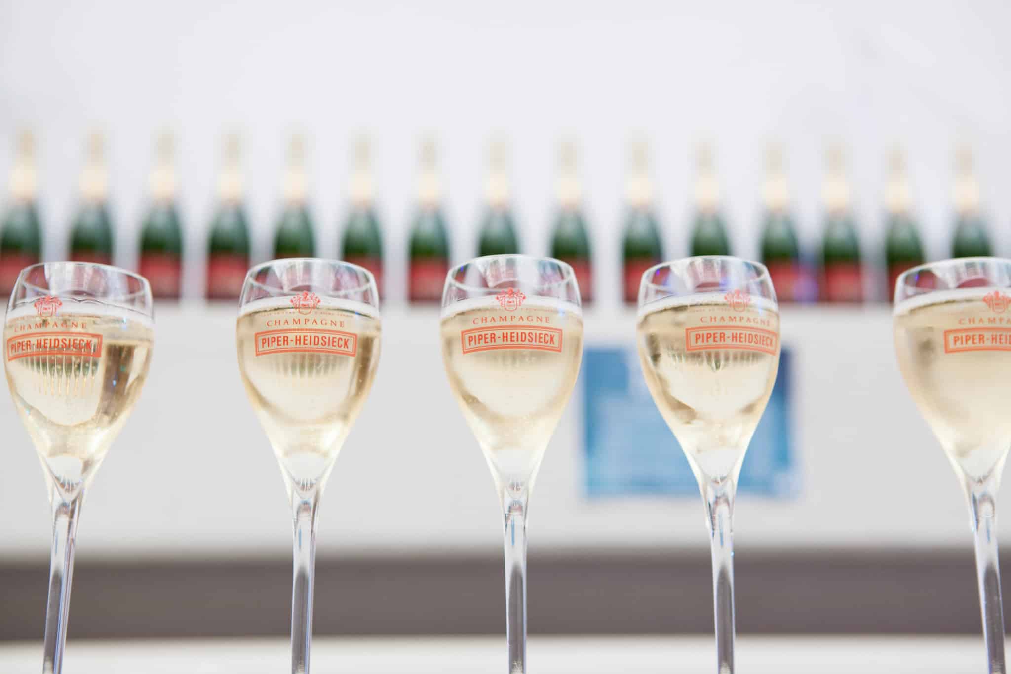 coupe champagne piper-heidsieck traiteur food drinks diner underwater 1 agence wato we are the oracle evenementiel events