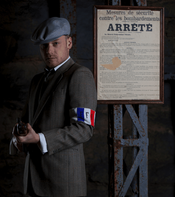 Vincent-Gaeta-acteur-soldat-FFI-forces-française-de-l-intérieur-berret-mitraillette-arme-a-feu-costume-France-teaser-Victorious-Shelter-agence-wato-we-are-the-oracle-evenementiel-1