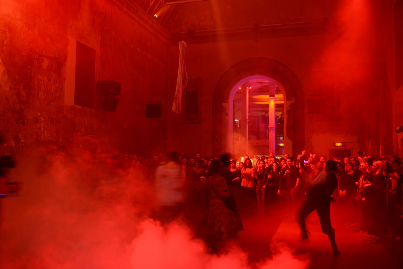 choregraphie thriller fumee zombies theme paranormal cafe a ancien couvent des recollets evenement corporate amazon thriller party agence wato we are the oracle evenementiel event