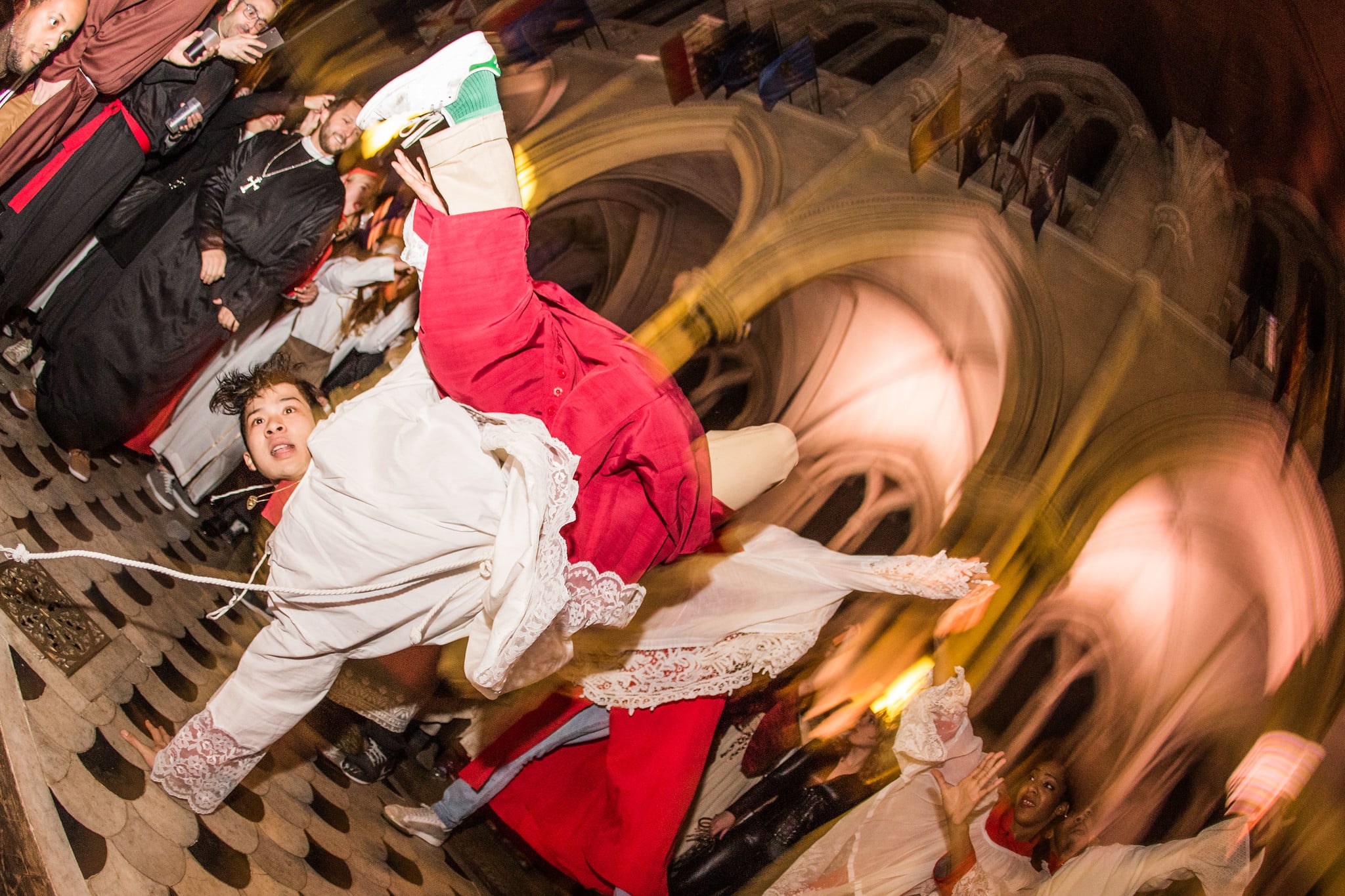 performance danse hip hop soiree costumee dans une eglise the last monastery cathedrale americaine de paris 5 ans wato agence wato we are the oracle agence evenementielle events event