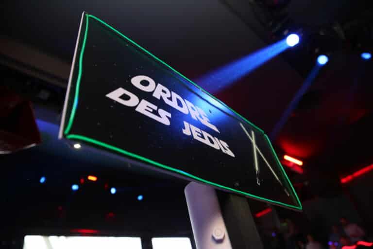 signaletique lumineuse personnalisee star wars paris france theme dark vador evenement sur mesure icdc agence wato we are the oracle evenementielle events
