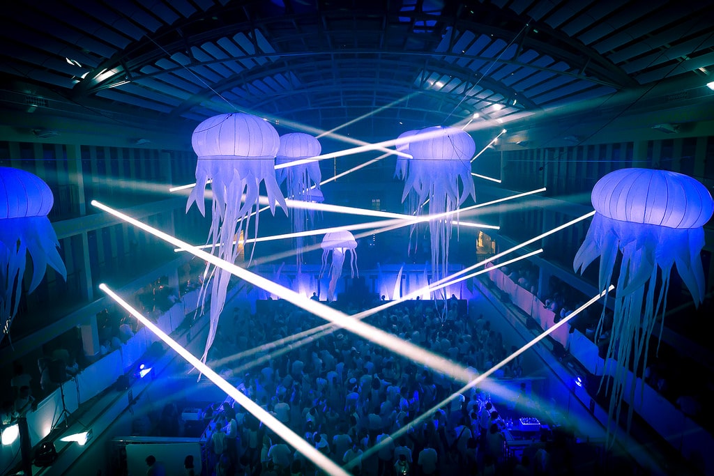 An impressive public party: The Underwater Party II