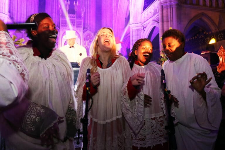 groupe de gospel oh happy day soiree costumee dans une eglise the last monastery cathedrale americaine de paris 5 ans wato agence wato we are the oracle evenementiel events