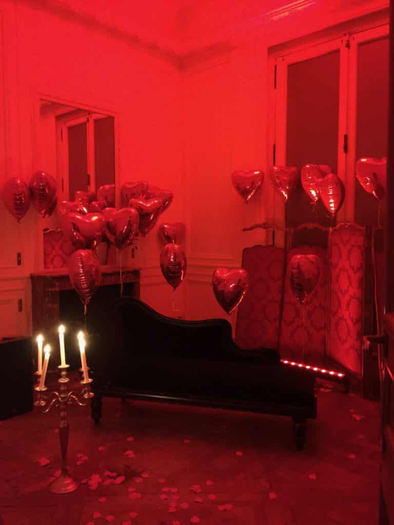 chandelier bougies wato-agence-evenmentielle-paris-venise-sous-paris-décors-canapé hotel particulier gulbenkian