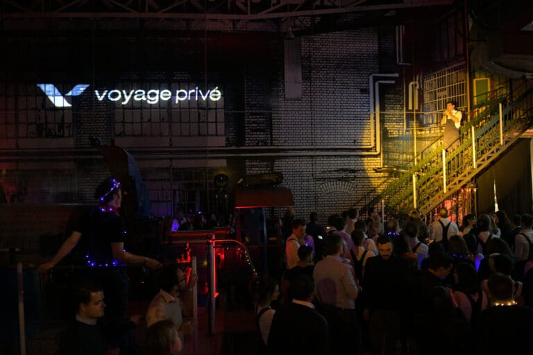 turbinenhalle charles guilhamon ceo voyage prive discour insolite ancienne usine berlin allemagne soiree corporate scenographie sur mesure agence wato we are the oracle evenementiel events