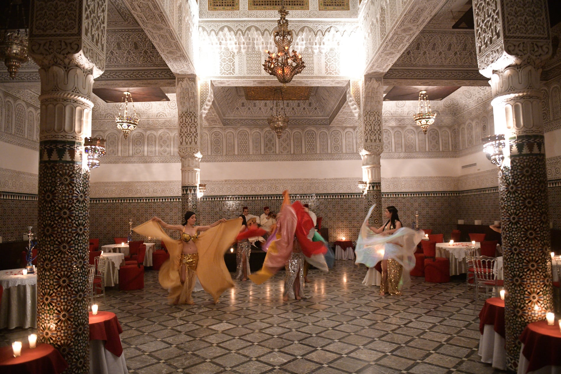 danseuses du ventre performance palais marocain marrakech maghreb scenographie sur mesure challenge agence wato we are the oracle evenementiel events