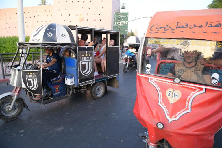 tuk tuk tapis transport inedit fun place Jemaa el Fna soleil voyage incentive team building agence wato evenementiel event taleo cinq ans the tatane project marrakech maroc maghreb
