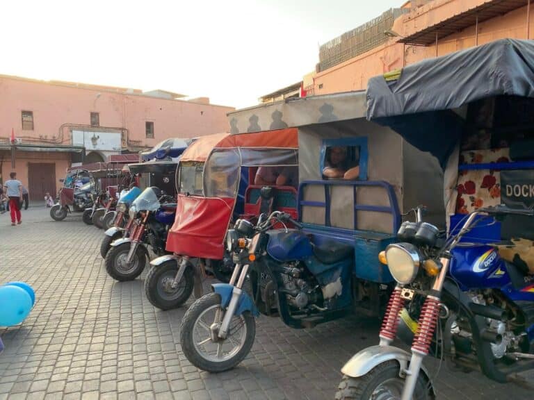 tuk tuk tapis transport inedit fun place Jemaa el Fna soleil voyage incentive team building voyage agence wato evenementiel event taleo cinq ans the tatane project marrakech maroc maghreb