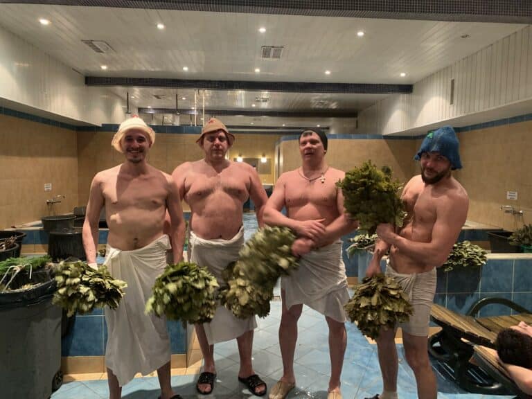banya masseurs russes muscles bain russe saint petersbourg evenementiel seminaire immersif russie agence wato international
