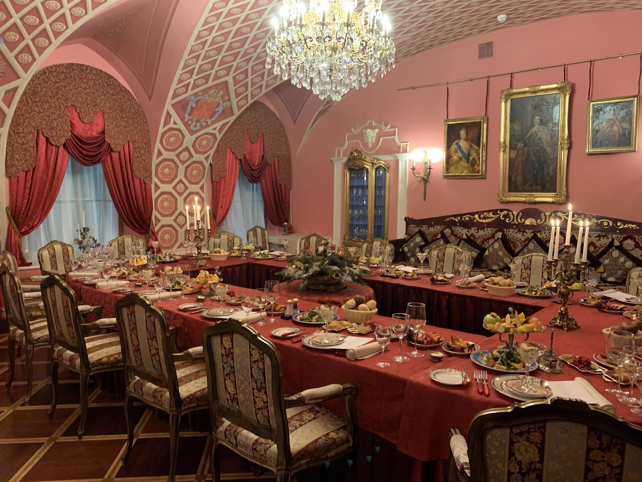 diner restaurant empire russe saint petersbourg salle rose banquet convivial seminaire immersif russie agence WATO international