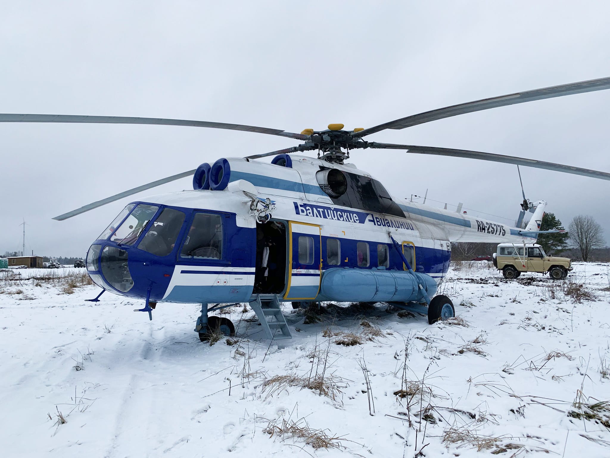 helicoptere-militaire-russe-Mil-Mi-8-balt-airlines-saint-petersbourg-neige-seminaire-immersif-russie-agence-WATO-international-1