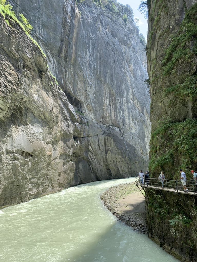 aareschlucht meiringen les gorges de l'aare grotte canyon region de brienz alpes suisses reperage