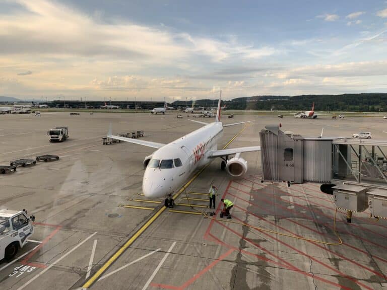 avion hop air france aeroport de zurich switzerland