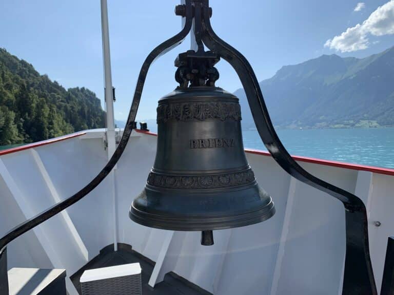 clochede bateau brienz lac de brienz BLS alpes suisses switzerland