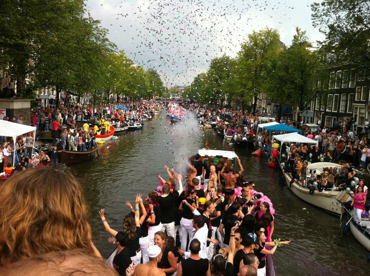 Amsterdam Gay Pride 2011 canals confettis