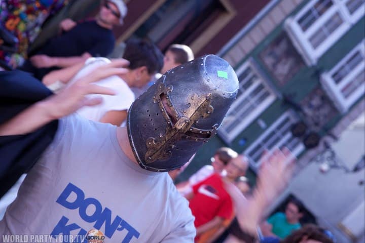 casque de chevalier en plastique fun poland 2011
