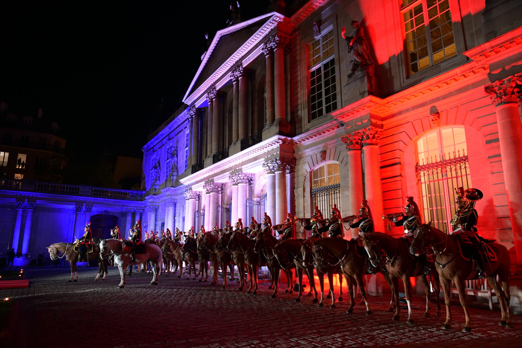 Garde Republicaine fanfare a cheval evenementiel hotel de soubise archives nationales paris cour honneur diner agence WATO evenementiel