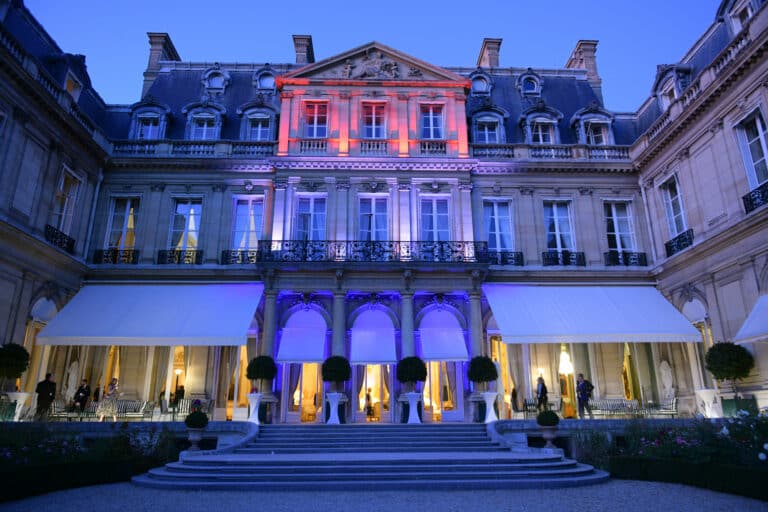 Facade cote jardin de l hotel de Pontalba residence de l ambassadeur des etats unis en France soiree evenementiel paris