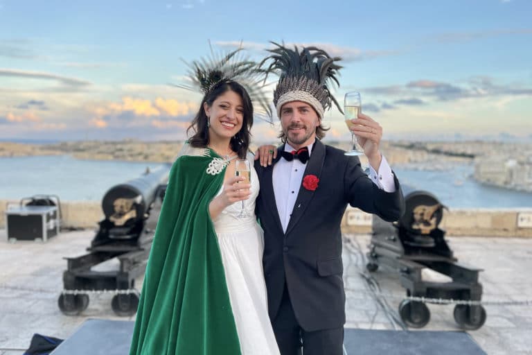 cérémonie hors du commun mariés décor majestueux luxe malte