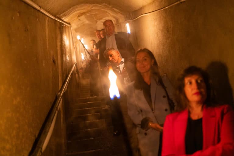 visite insolite catacombes paris direction diner d'exception