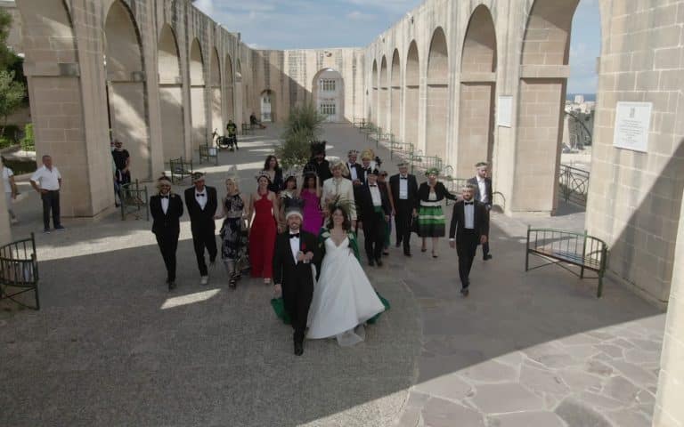 cérémonie hors du commun maries décor majestueux luxe malte jardin upper baraka gardens