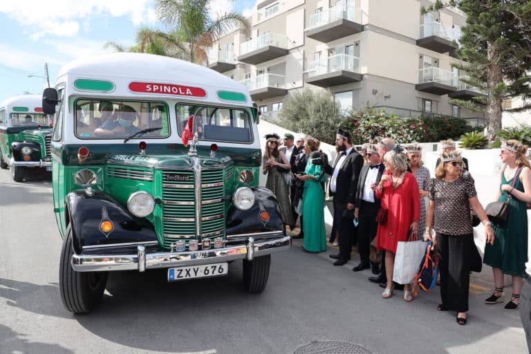 bus maltais vintage de type Bedford OB 1939 spinola vert mariage malte