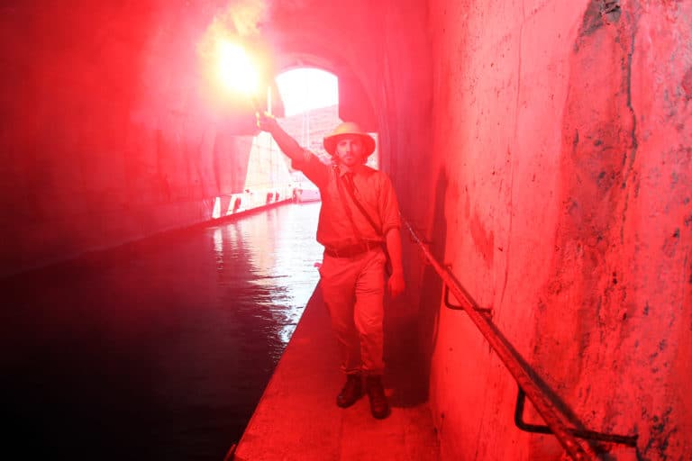 foulques jubert costume explorateur bunker feu rouge