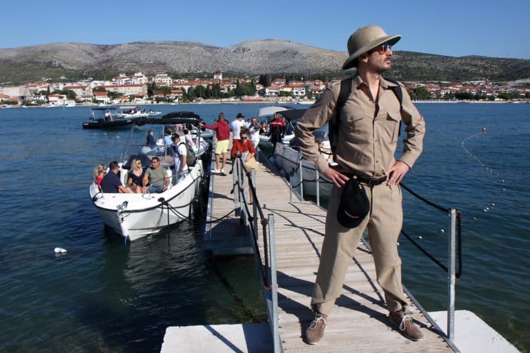 foulques jubert costume explorateur sortie en mer bateau seminaire croatie domofinance