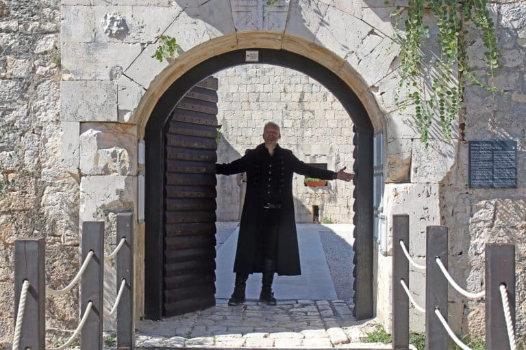 igor shlaginsky pierre gerard david costume fort georges vis island croatie seminaire agence wato