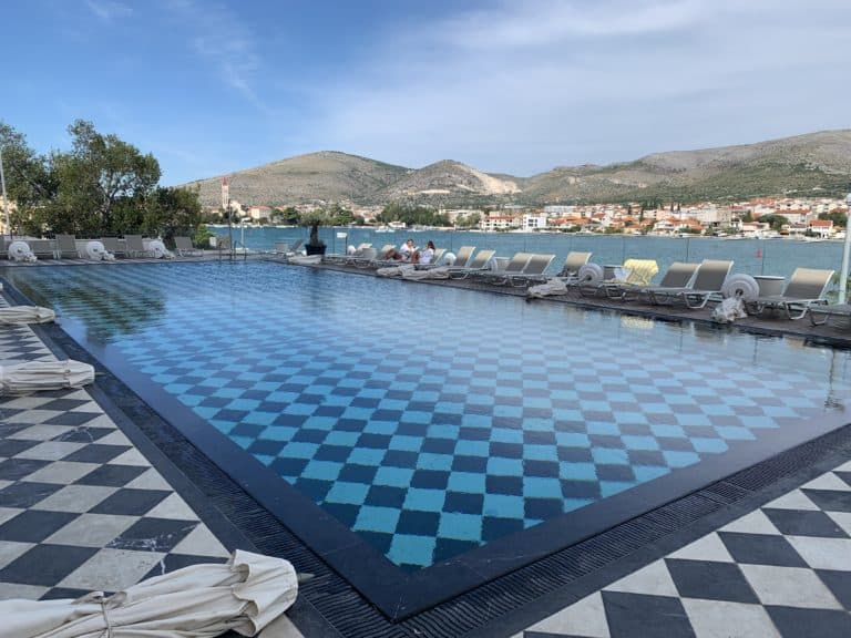 piscine hotel brown beach house seminaire croatie split domofinance