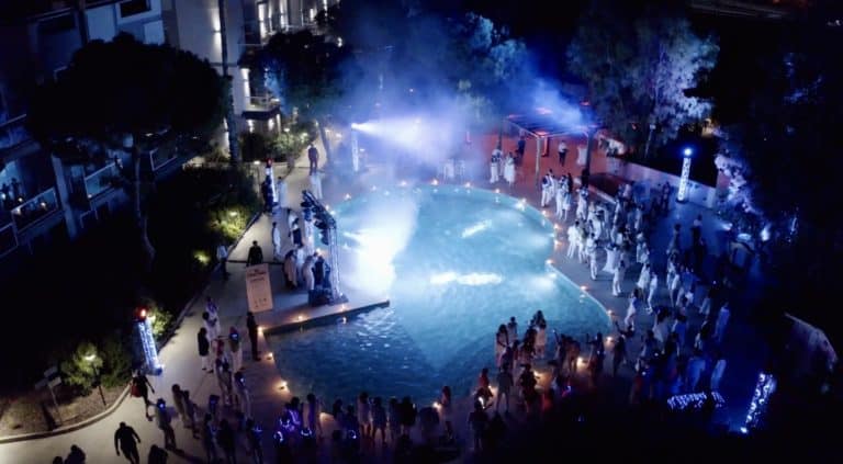 Mariage à Malte : EP 4 – Une pool party sous les étoiles
