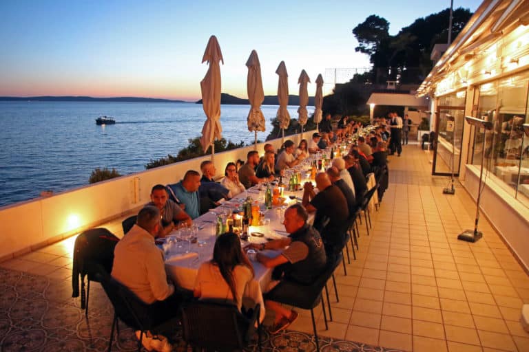restaurant adriatic coucher de soleil vue mer diner seminaire domofinance agence wato