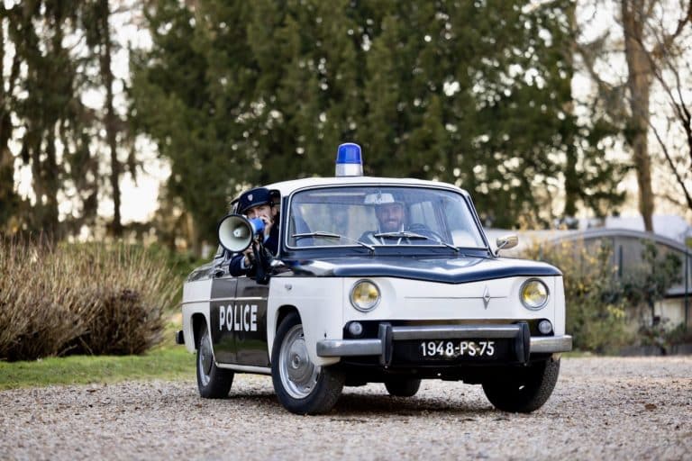 voiture police renault 8 megaphone costumes police foulques jubert cluedo geant agence wato