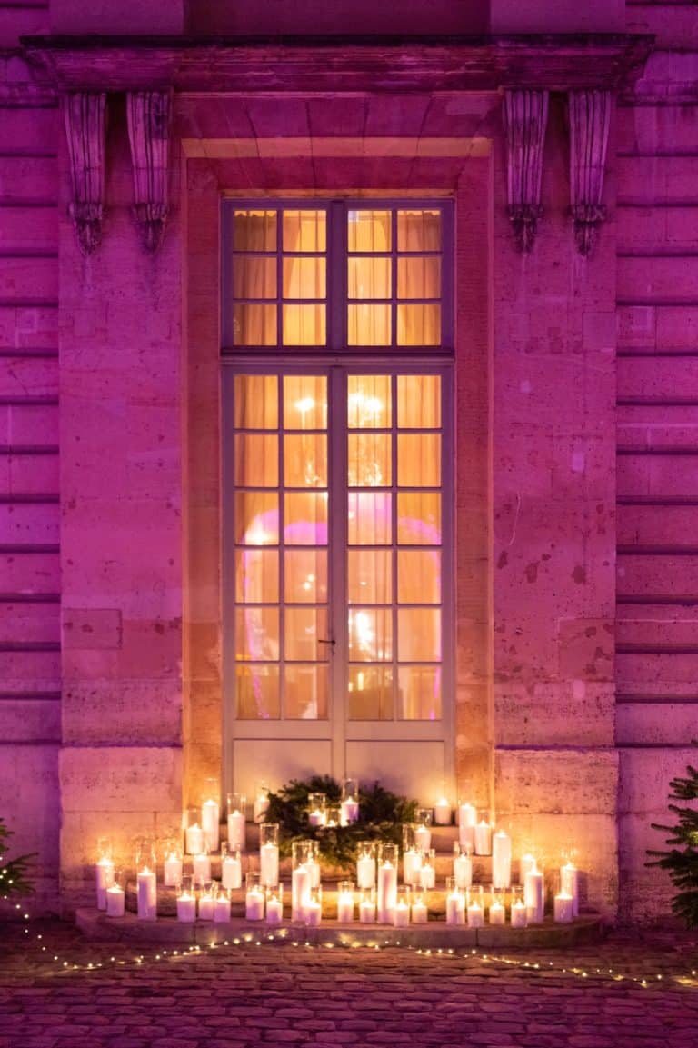 Fenetre bougies jardins de hotel guenegaud club de la chasseMariage Princier Agence evenementiel Paris WATO