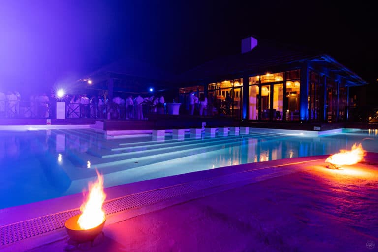 seminaire luxe immersif aventure lanzarote etranger international soiree piscine pool party agence wato agence evenementille paris feu bougies