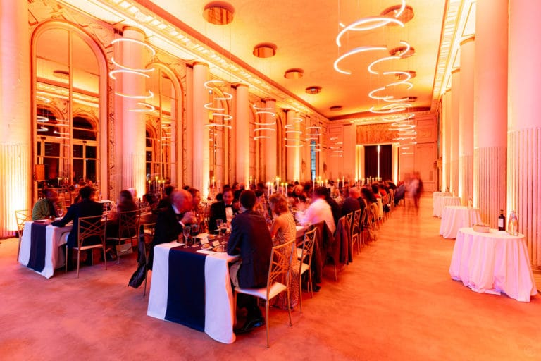 Diner assis grandiose dans la prestigieuse Salle des Lustres du Palais Potocki pour PLG Agence evenementiel Paris WATO (2)