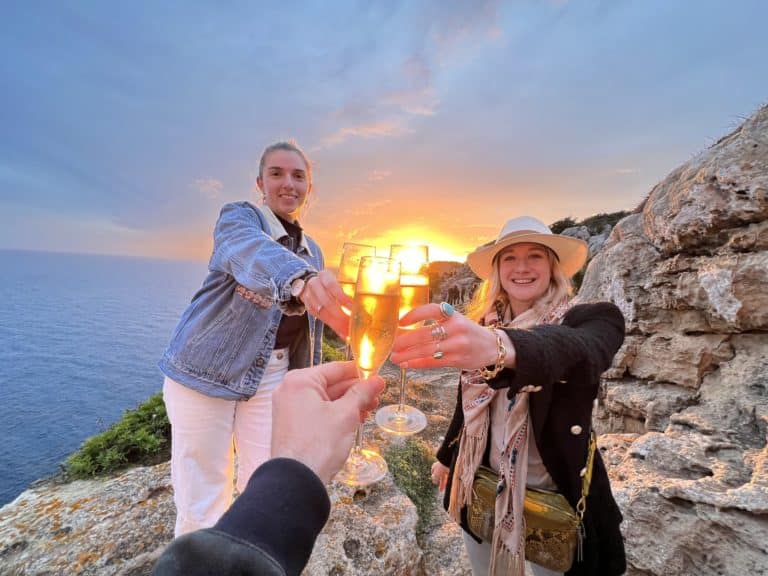 falaises cocktail apero coucher de soleil seminaire minorque voyage de luxe agence evenementiel paris WATO