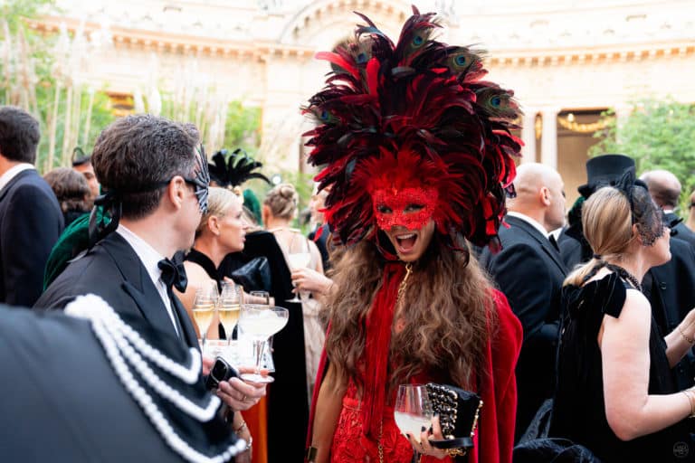 invites costumes incroyable masque venitien rouge anniversaire somptueux luxe paris agence evenementiel paris agence WATO