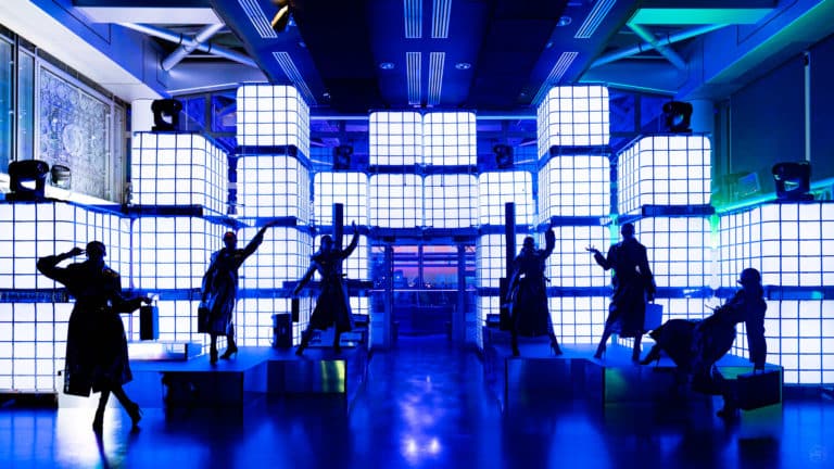 salle du haut conseil cube lumineux rgb danseuses choregraphie pyl ombres chinoises Institut-Du-Monde-Arabe-Paris-WATO-evenementiel-soiree-danseuses-show