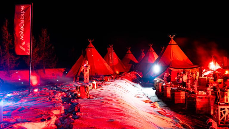 Camp tipis nuit Seminaire immersif montagne voyage prive Alpe Huez Agence Evenementiel Paris WATO