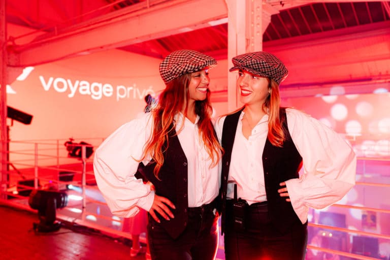 Carla Hofelin et Manon Fabrega soiree immersive Fifht Club dans atelier industriel pour Voyage prive Agence evenementiel Paris WATO