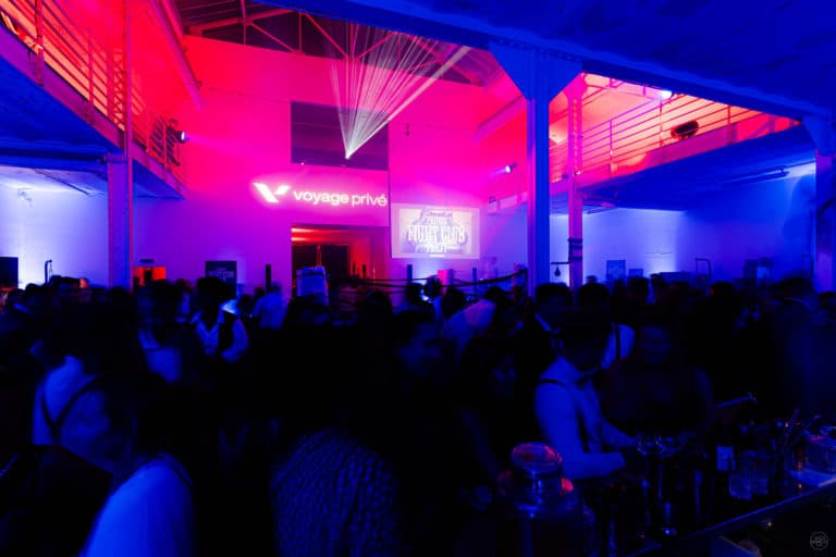 Dancefloor soiree immersive Fight club dans atelier industriel pour Voyage Prive Agence Evenementiel Paris WATO