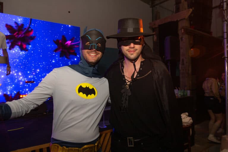 Portrait Costume Batman et Zoro Cite Fertile summer party festive Mano Mano Agence evenementiel Paris WATO