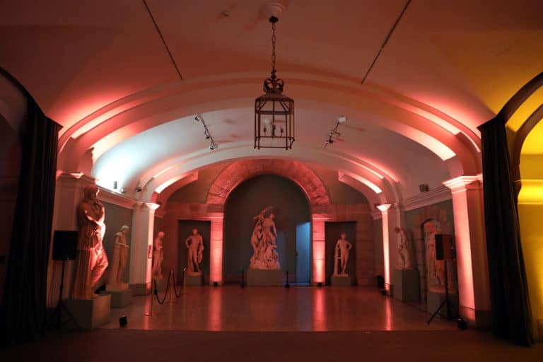 Salle des statues antiques Real Academia del Bellas Artes de San Fernando soiree immersive voyage prive FITUR Madrid Agence evenementiel Paris WATO