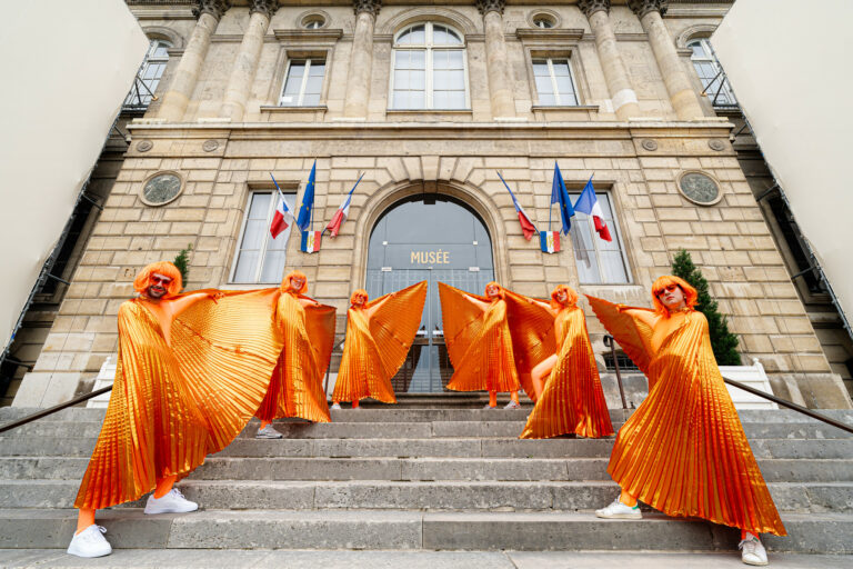 Ailes Isis Summer party orange mania Musee de la Ceramique soiree immersive entreprise agence evenementiel Paris WATO