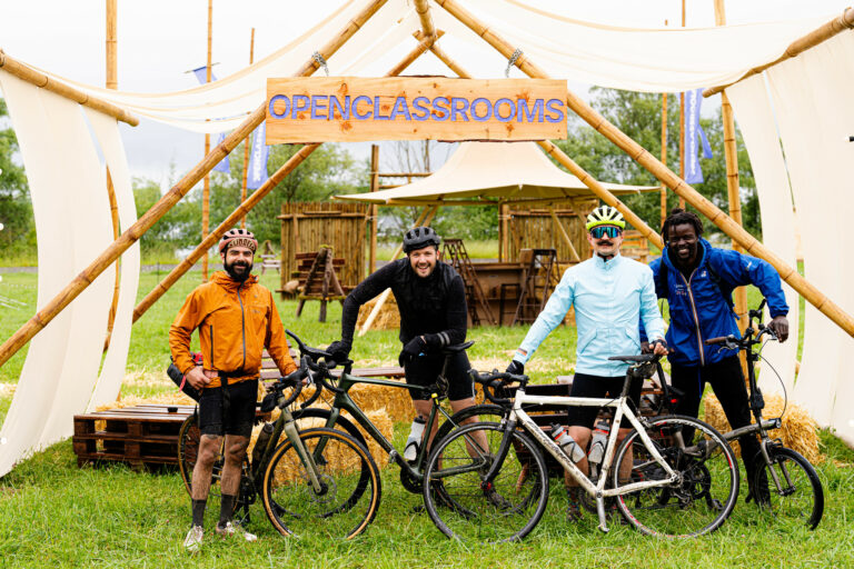 FOULE BAMBOU VELO ARRIVEE OPENCLASSROOMS CLASSE VERTE CAMP SCOUT EVENEMENTIEL AGENCE WATO