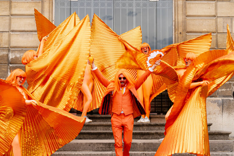 FOULQUES JUBERT et Oompa Loompa ailes Summer party orange mania Musee de la Ceramique soiree immersive entreprise agence evenementiel Paris WATO