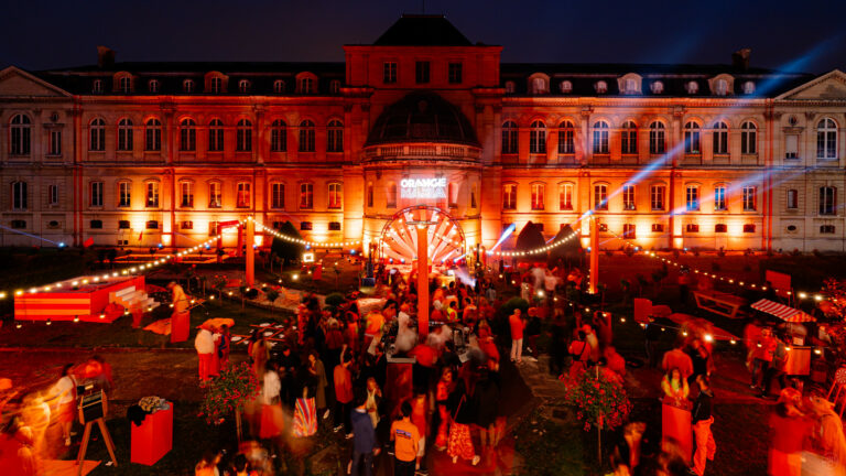 Plan large Summer party orange mania Musee de la Ceramique soiree immersive entreprise agence evenementiel Paris WATO