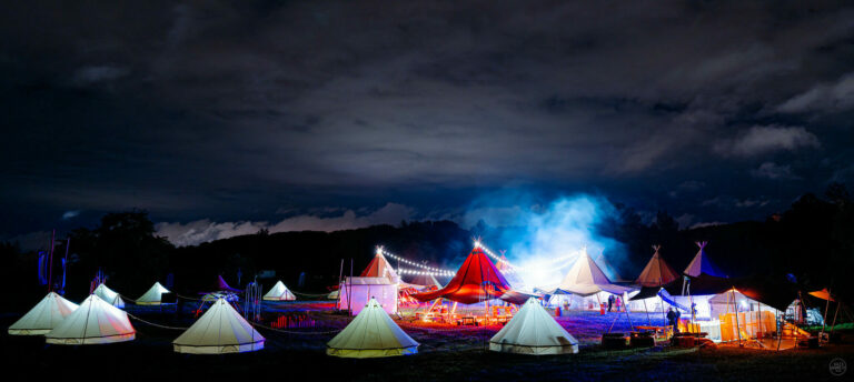 TIPIS GEANTS OPENCLASSROOMS CLASSE VERTE CAMP SCOUT EVENEMENTIEL AGENCE WATO PARIS