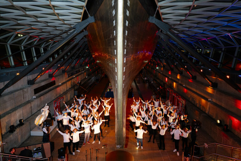 equipage voyage prive costume pirate theatre immersif cutty sark corporate event in london agence WATO theme marin voyage prive evenementiel international